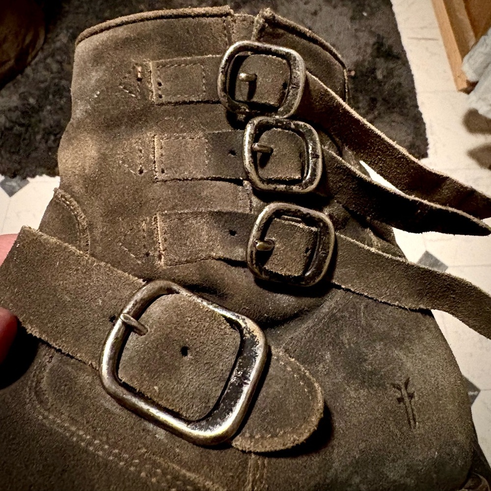 ‘Frye Veronica Strappy Triple Buckle Rustic Distressed Short Suede Boots Size 9’ - Picture 4 of 16